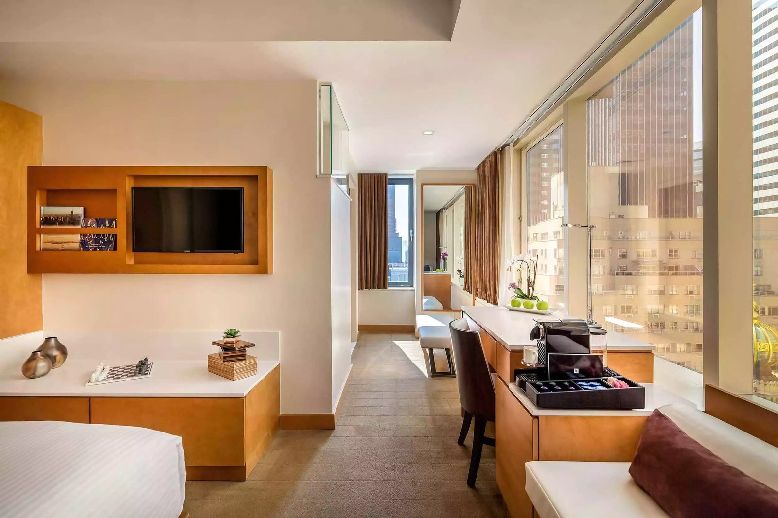 deluxe-guest-room-concorde-hotel-nyc