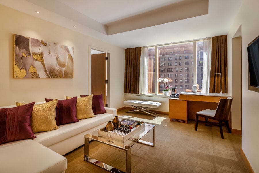Deluxe One Bedroom Suite_4