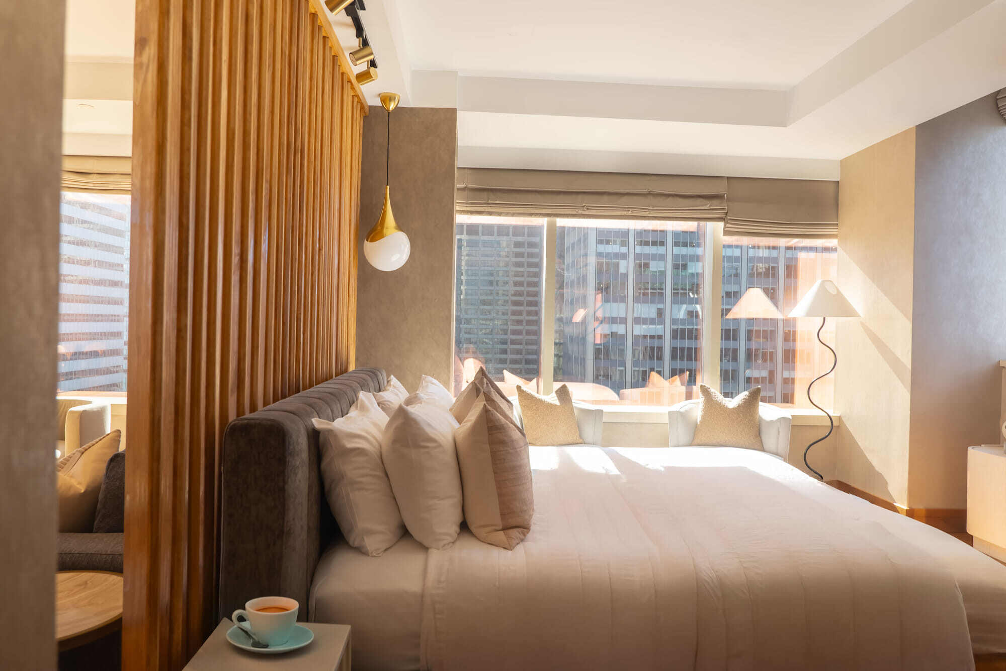 Ambassador Suite (Bed Profile Angle)