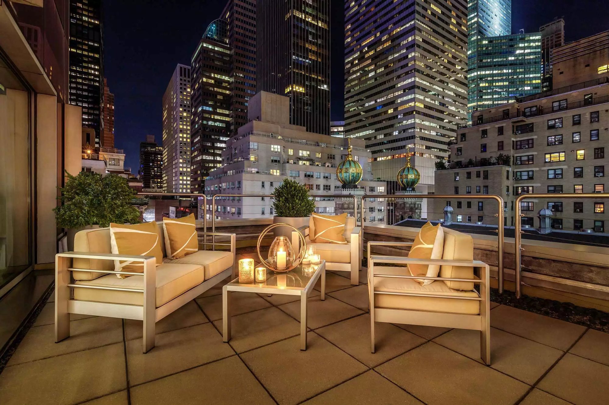 One-bedroom-suite-terrace-Concorde-Hotel-night