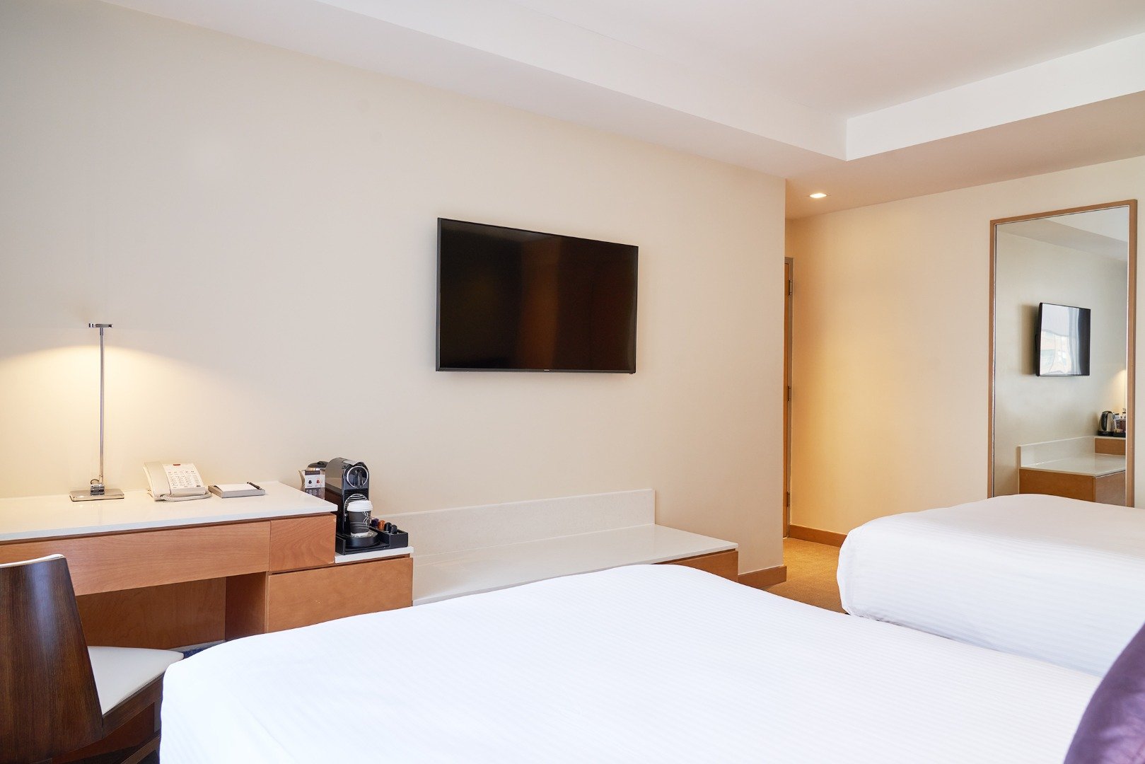 Premier 2 Doubles Guestroom_3