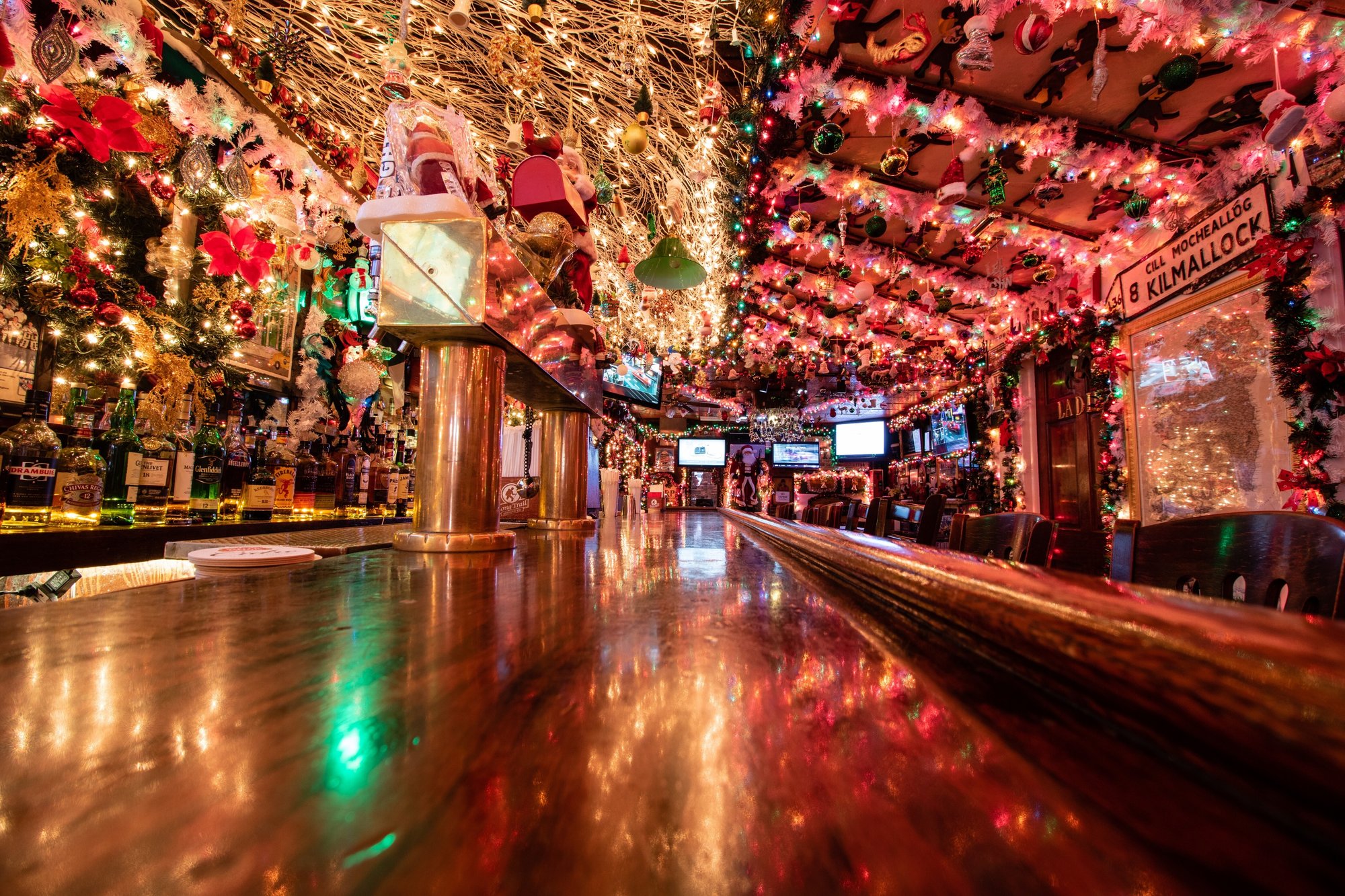 Christmas-Decorated Restaurants